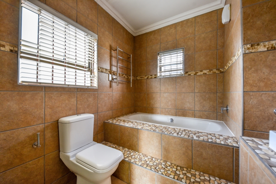 4 Bedroom Property for Sale in Garsfontein Gauteng