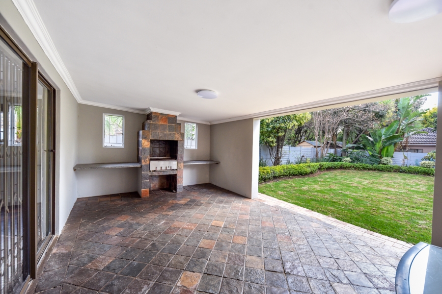 4 Bedroom Property for Sale in Garsfontein Gauteng