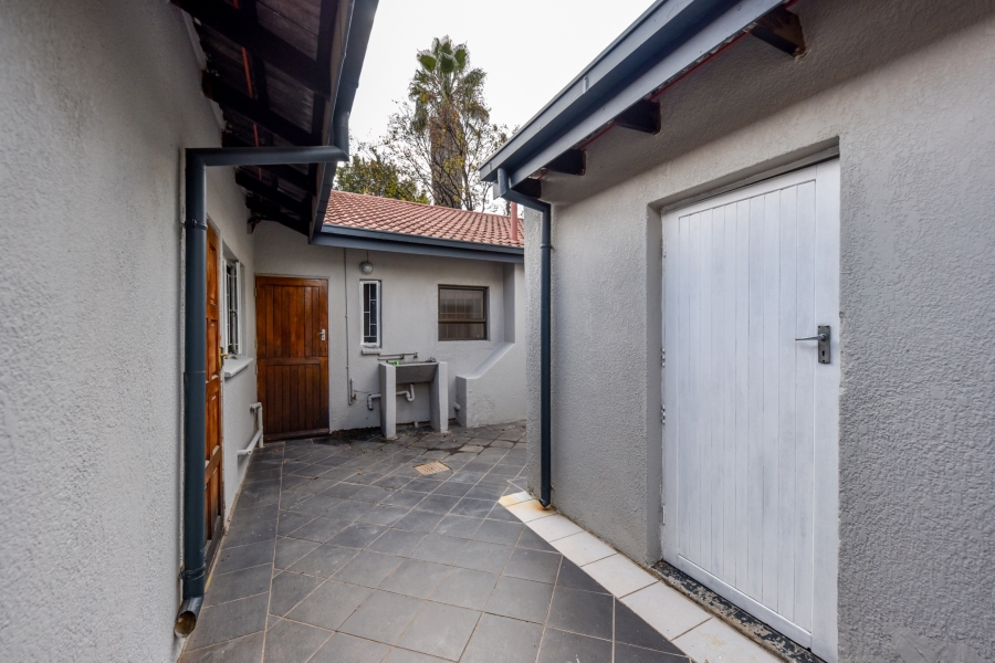 4 Bedroom Property for Sale in Garsfontein Gauteng