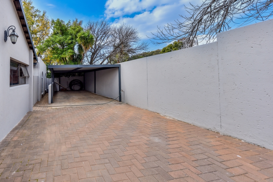 4 Bedroom Property for Sale in Garsfontein Gauteng