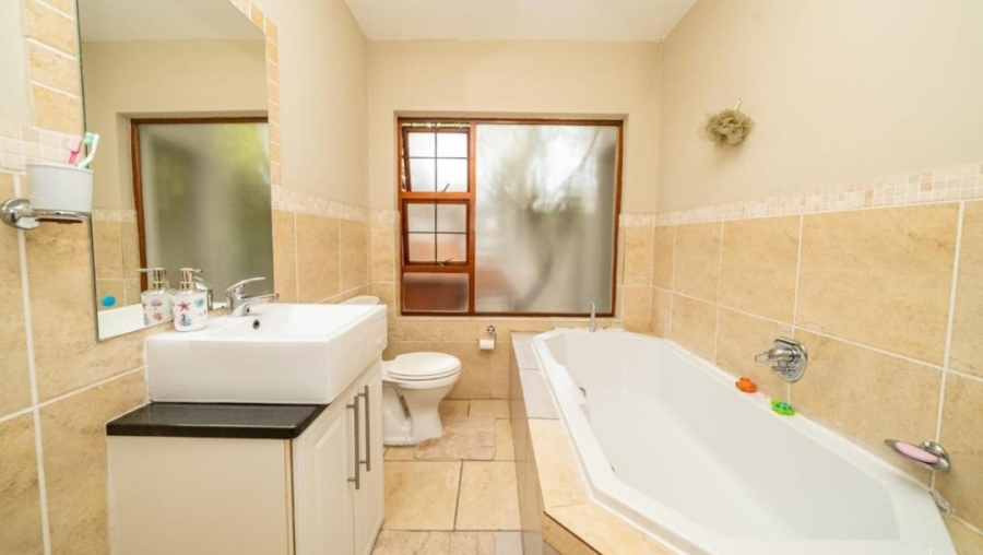 3 Bedroom Property for Sale in Glen Marais Gauteng