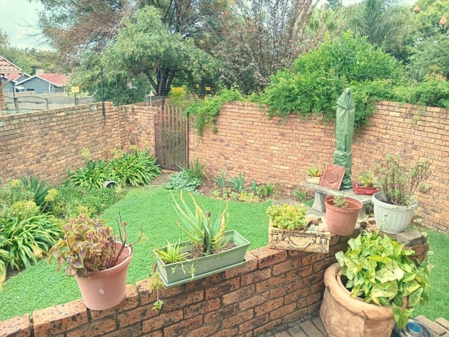2 Bedroom Property for Sale in Birch Acres Gauteng
