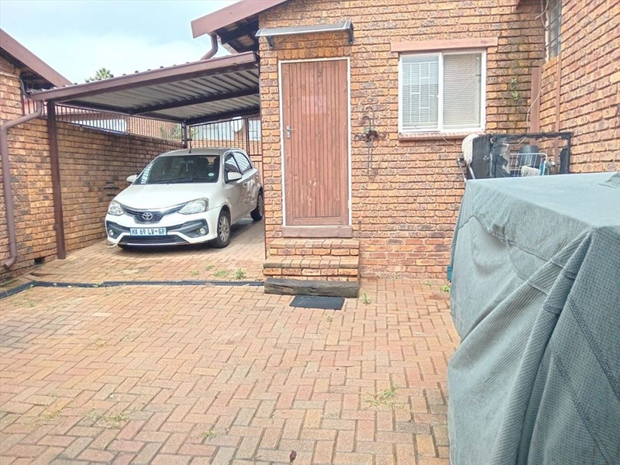 2 Bedroom Property for Sale in Birch Acres Gauteng