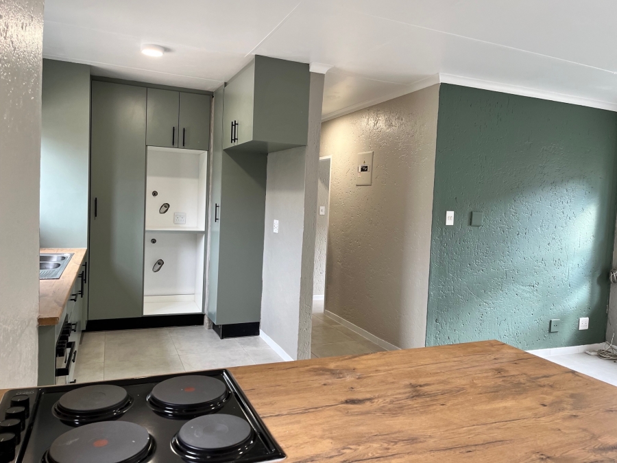 2 Bedroom Property for Sale in Magaliessig Gauteng