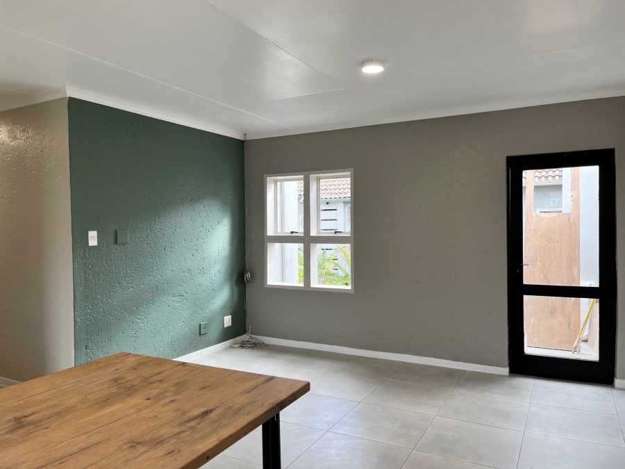 2 Bedroom Property for Sale in Magaliessig Gauteng