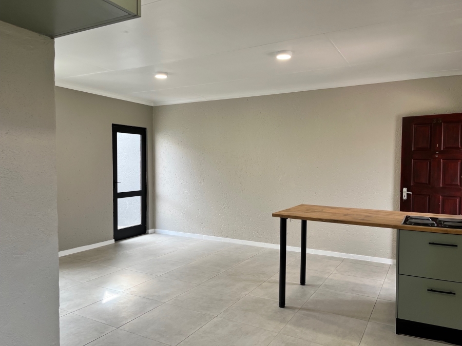 2 Bedroom Property for Sale in Magaliessig Gauteng