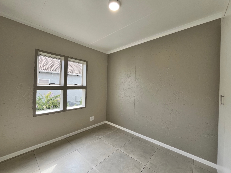 2 Bedroom Property for Sale in Magaliessig Gauteng