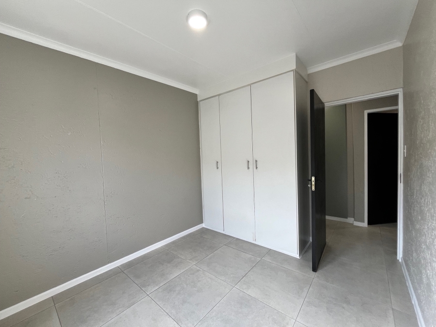 2 Bedroom Property for Sale in Magaliessig Gauteng