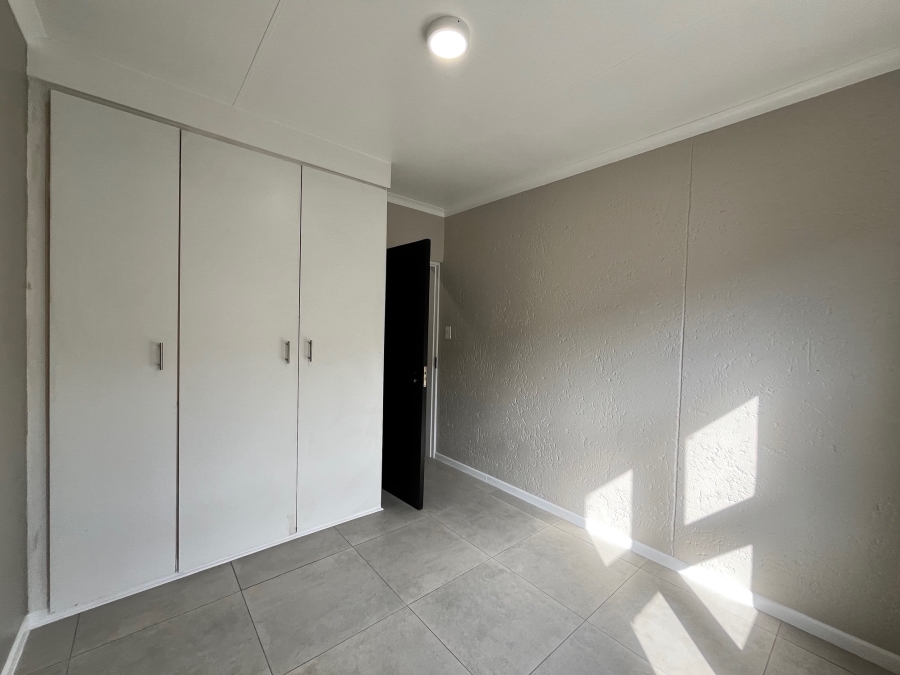 2 Bedroom Property for Sale in Magaliessig Gauteng