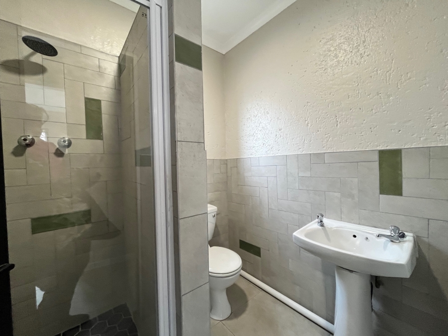 2 Bedroom Property for Sale in Magaliessig Gauteng