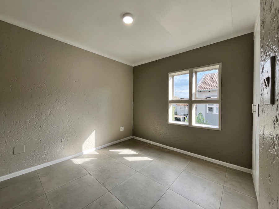 2 Bedroom Property for Sale in Magaliessig Gauteng