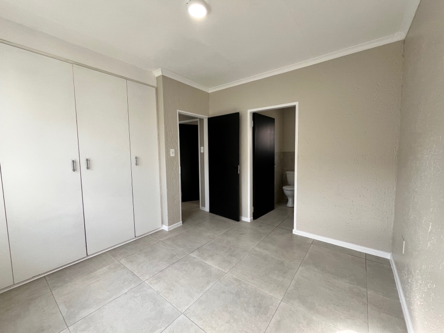 2 Bedroom Property for Sale in Magaliessig Gauteng