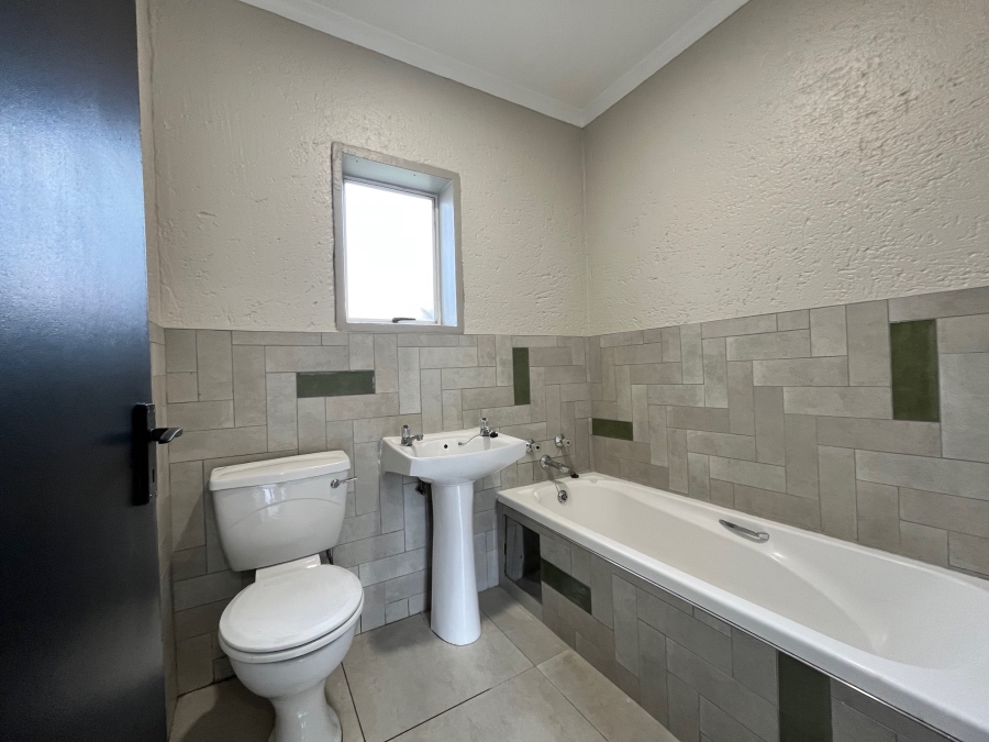 2 Bedroom Property for Sale in Magaliessig Gauteng