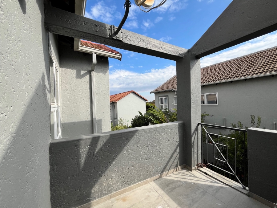 2 Bedroom Property for Sale in Magaliessig Gauteng
