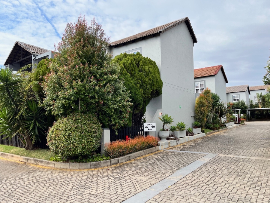 2 Bedroom Property for Sale in Magaliessig Gauteng