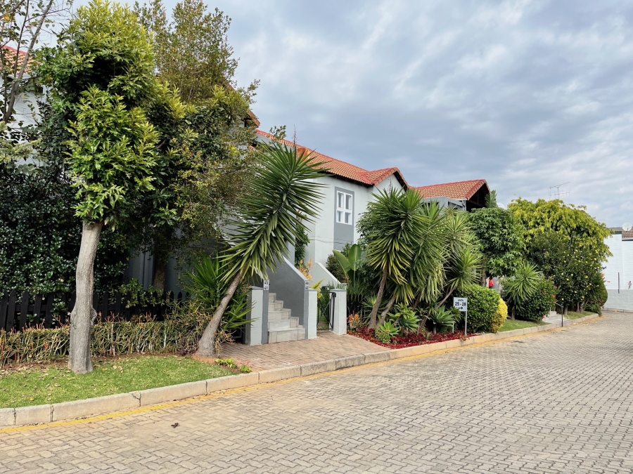 2 Bedroom Property for Sale in Magaliessig Gauteng