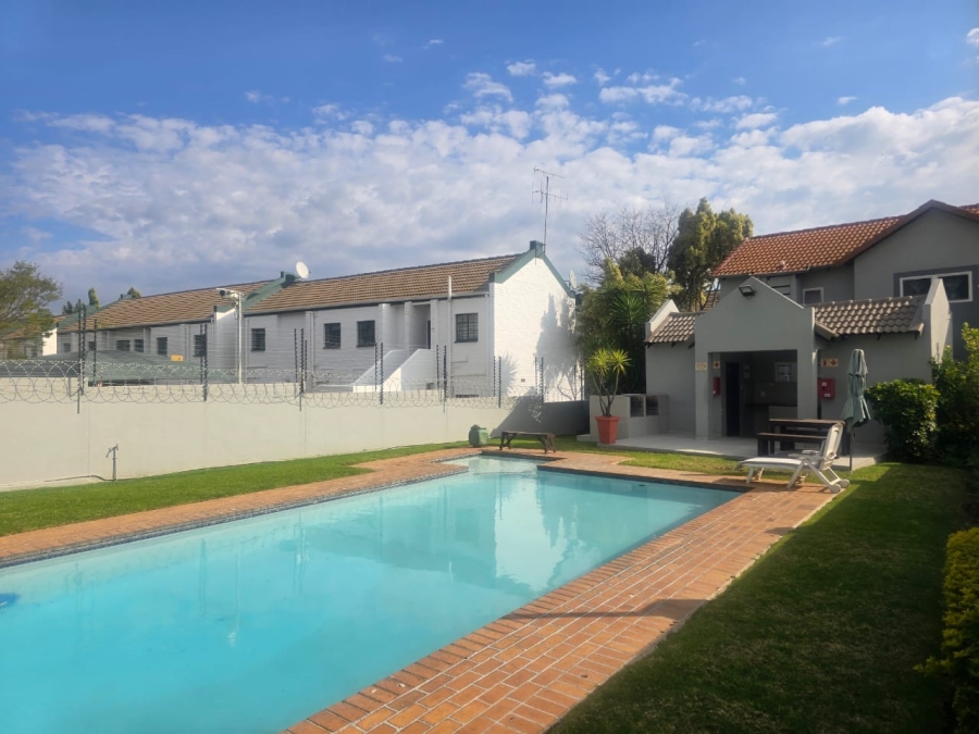 2 Bedroom Property for Sale in Magaliessig Gauteng
