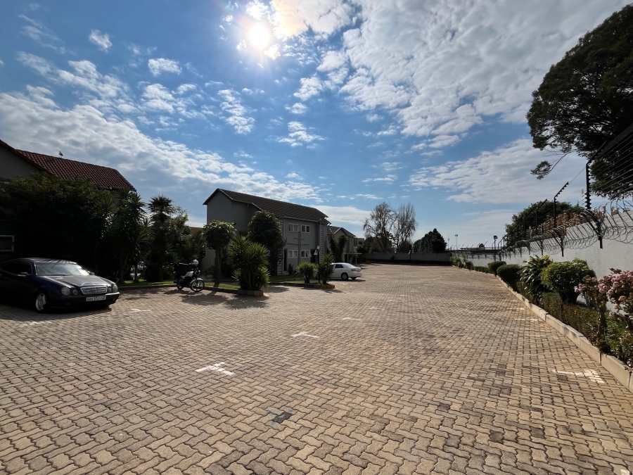 2 Bedroom Property for Sale in Magaliessig Gauteng