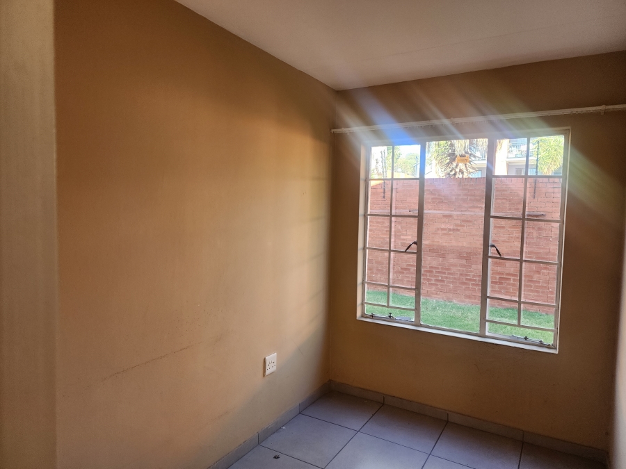 2 Bedroom Property for Sale in Sonneglans Gauteng
