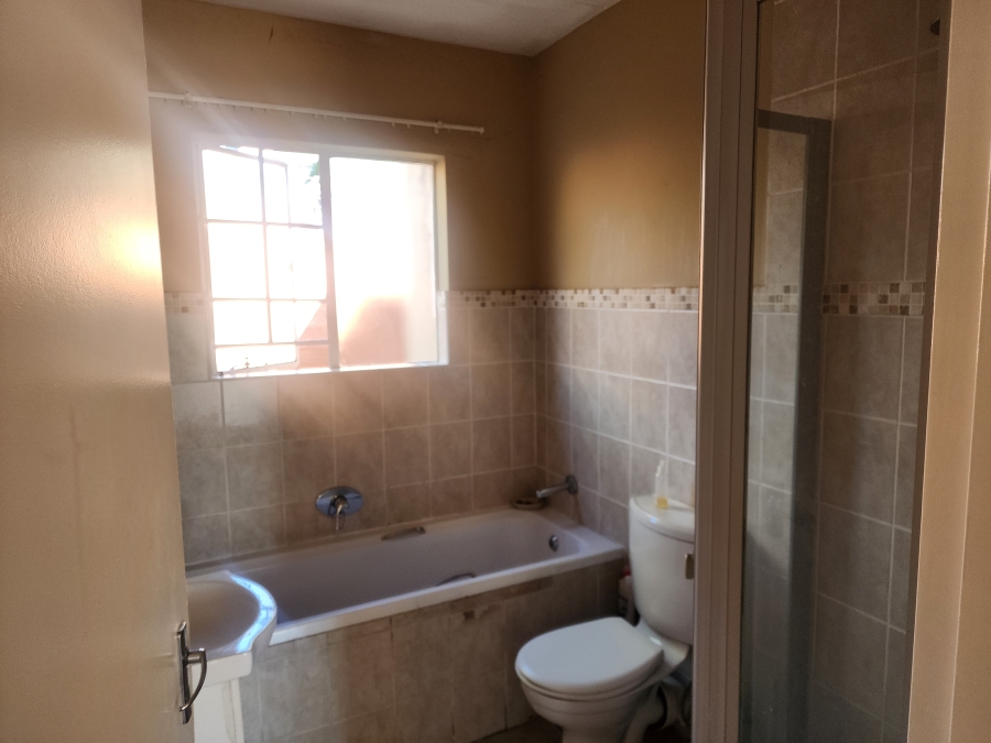 2 Bedroom Property for Sale in Sonneglans Gauteng