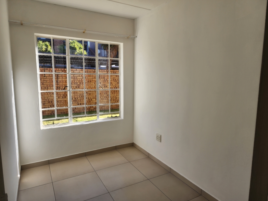 2 Bedroom Property for Sale in Sonneglans Gauteng