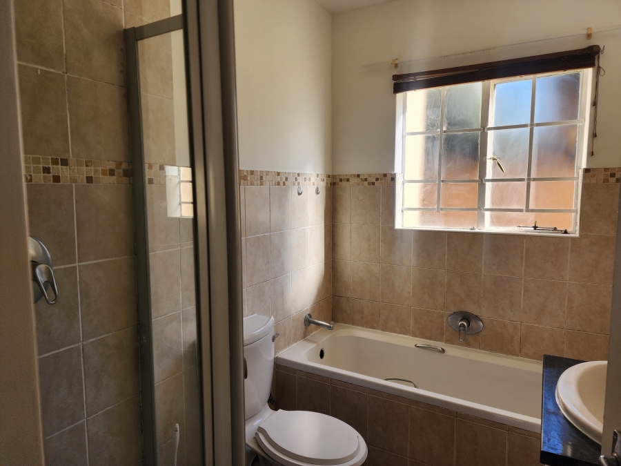 2 Bedroom Property for Sale in Sonneglans Gauteng