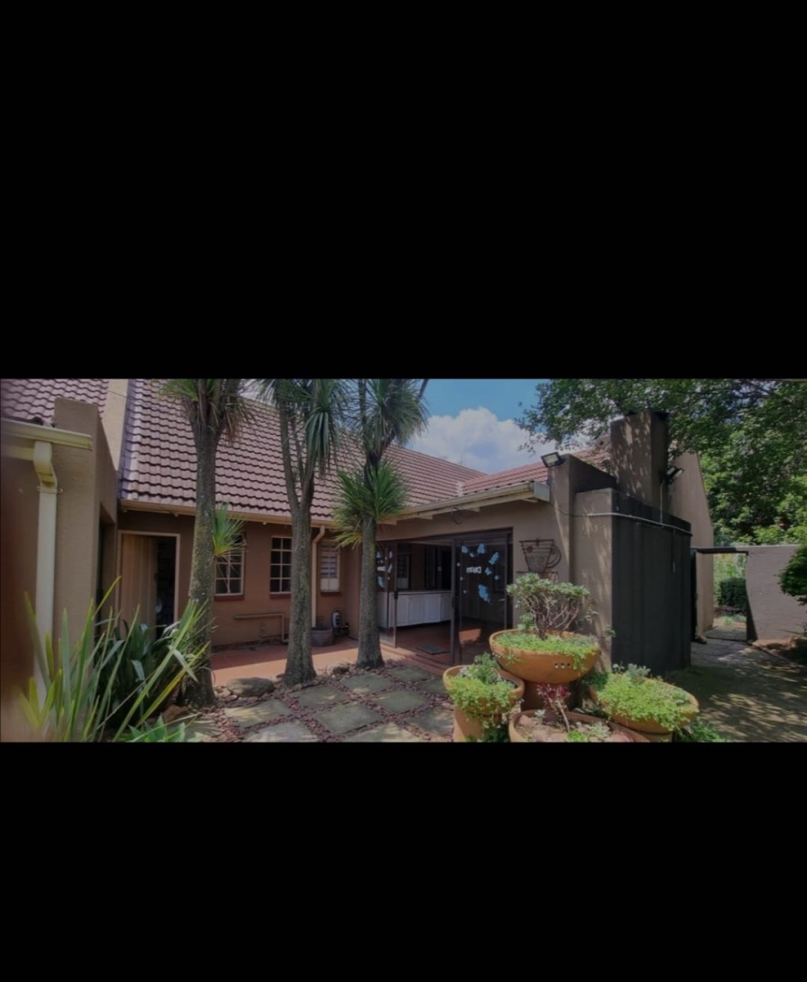 4 Bedroom Property for Sale in Glen Marais Gauteng