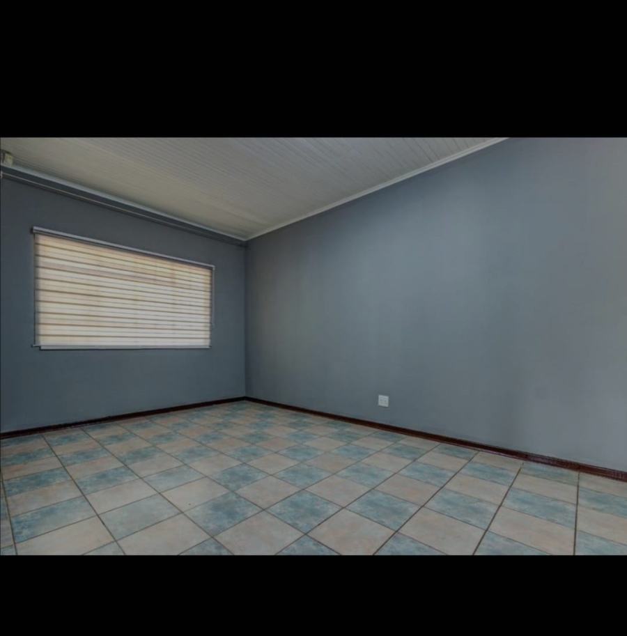 4 Bedroom Property for Sale in Glen Marais Gauteng