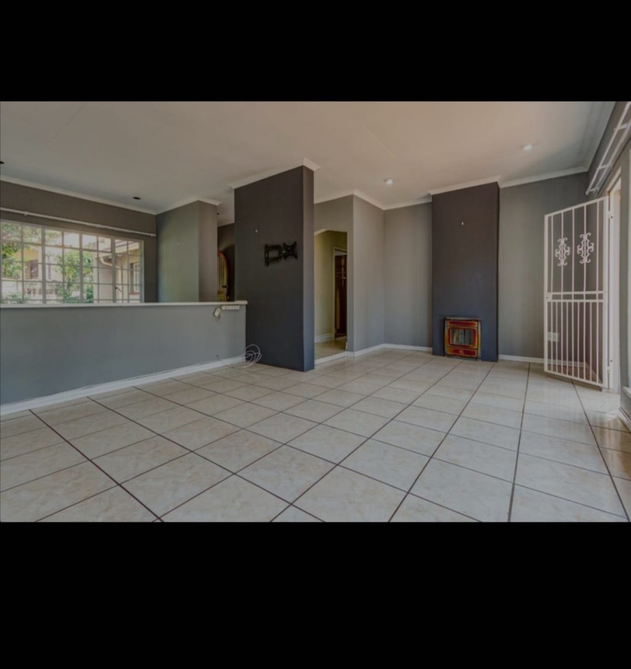 4 Bedroom Property for Sale in Glen Marais Gauteng