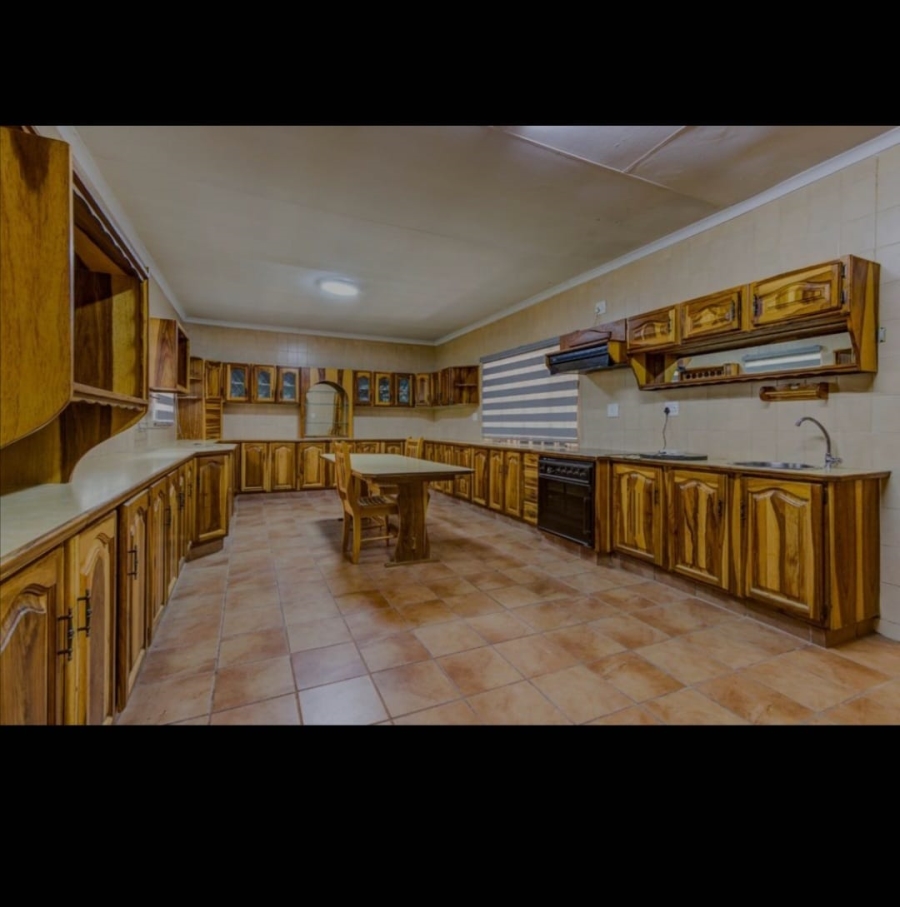 4 Bedroom Property for Sale in Glen Marais Gauteng