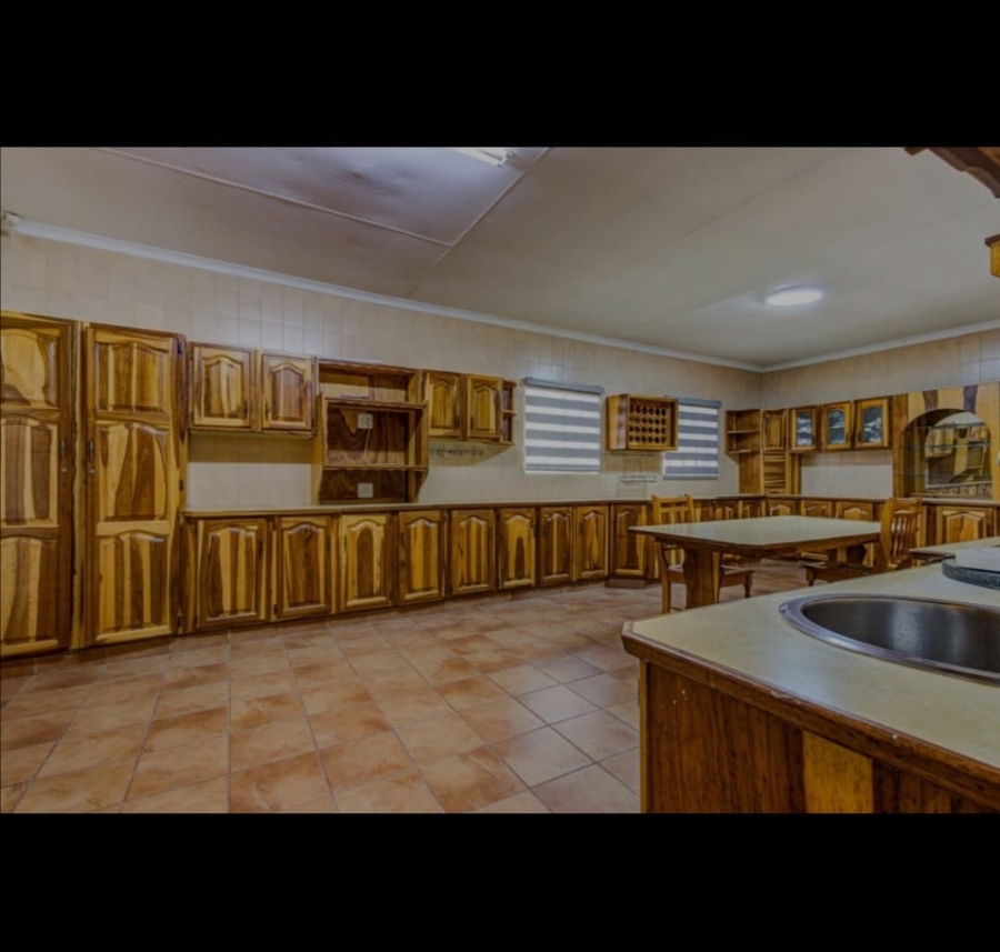 4 Bedroom Property for Sale in Glen Marais Gauteng
