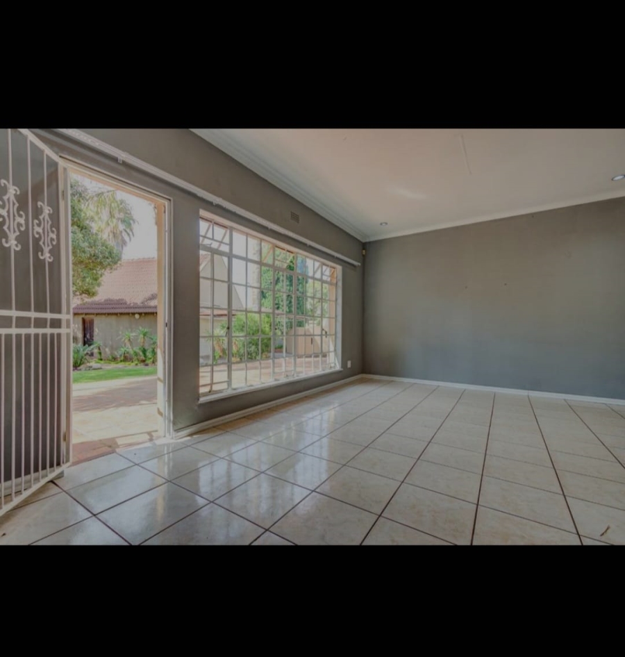 4 Bedroom Property for Sale in Glen Marais Gauteng
