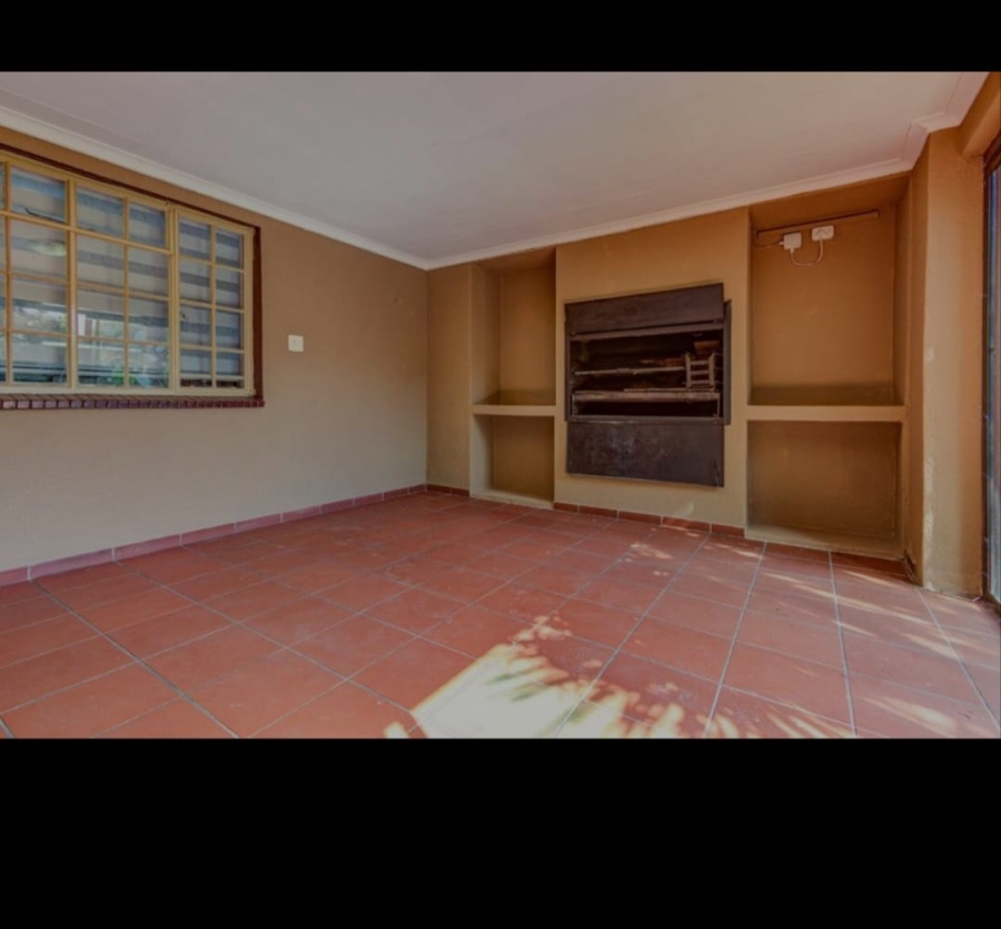4 Bedroom Property for Sale in Glen Marais Gauteng