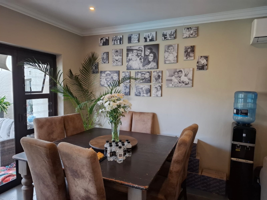 4 Bedroom Property for Sale in Buurendal Gauteng