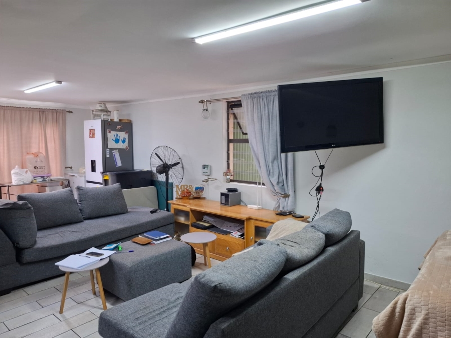 4 Bedroom Property for Sale in Buurendal Gauteng