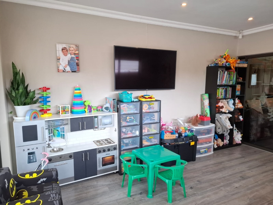 4 Bedroom Property for Sale in Buurendal Gauteng