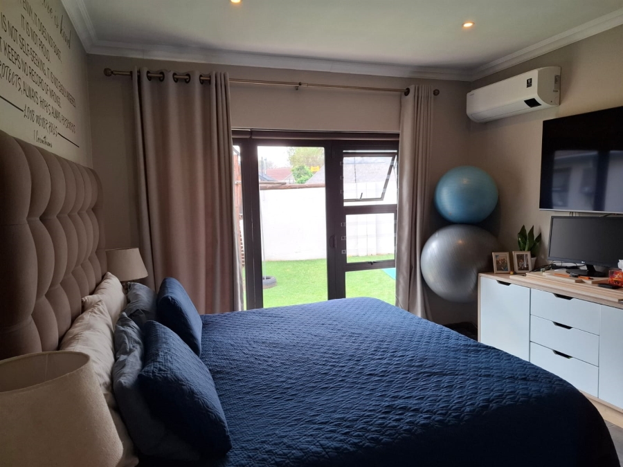 4 Bedroom Property for Sale in Buurendal Gauteng