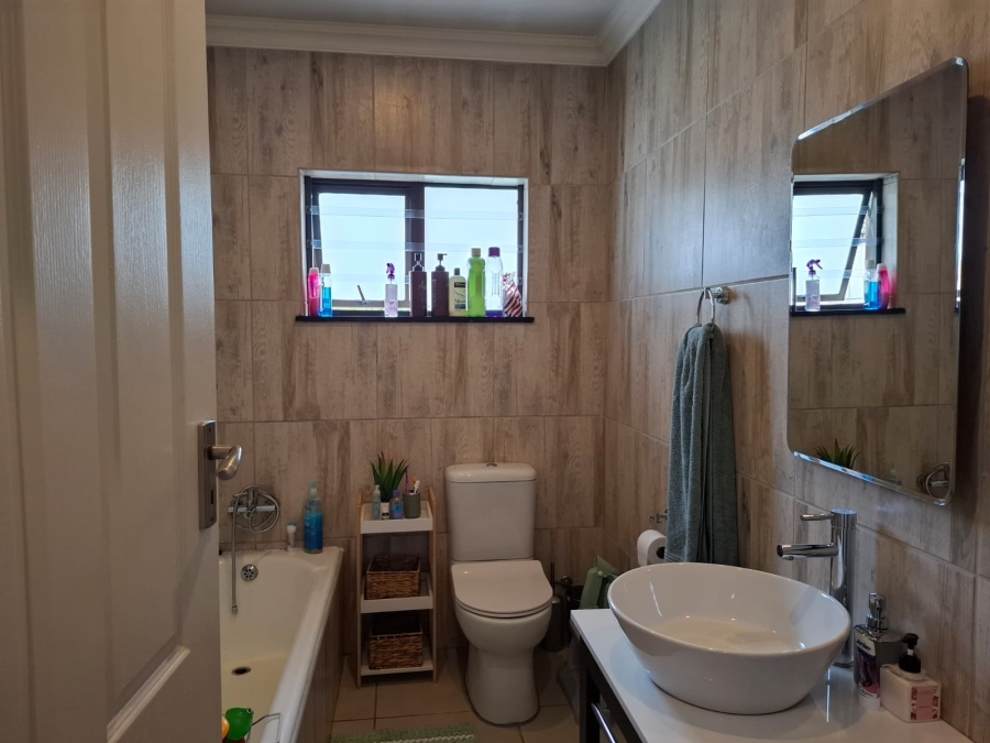 4 Bedroom Property for Sale in Buurendal Gauteng