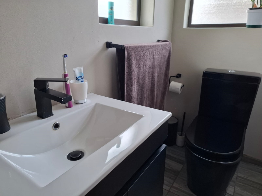 4 Bedroom Property for Sale in Buurendal Gauteng