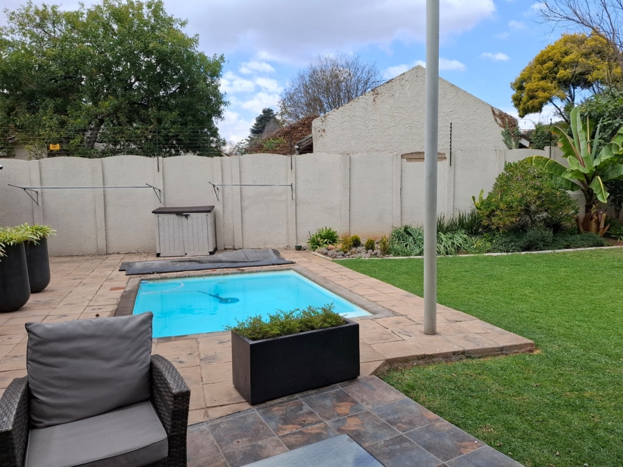 4 Bedroom Property for Sale in Buurendal Gauteng