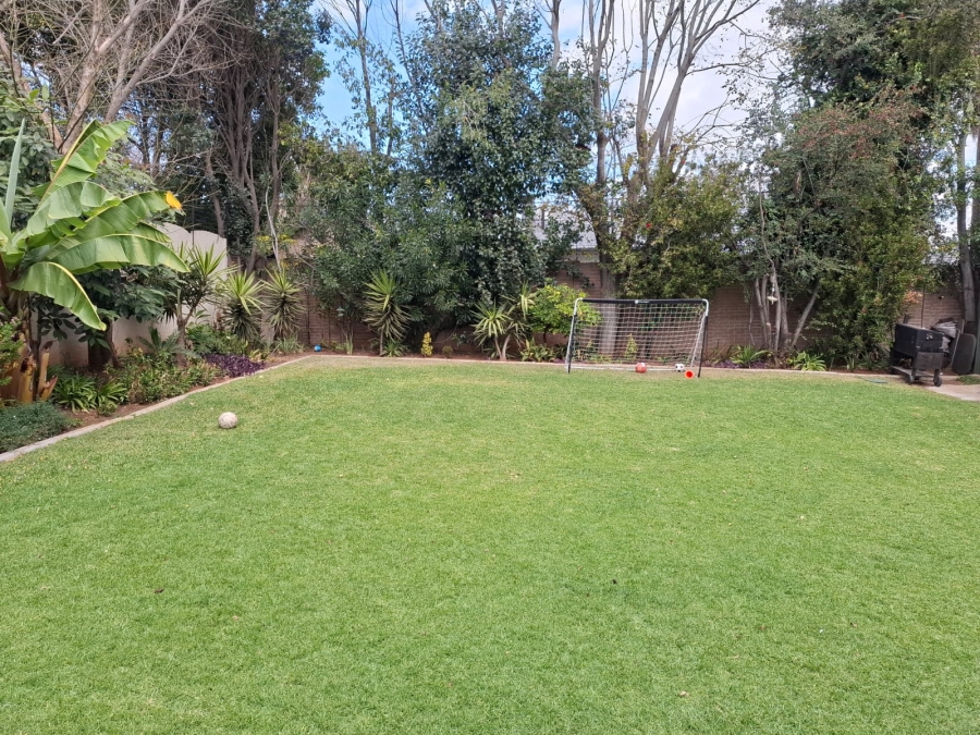 4 Bedroom Property for Sale in Buurendal Gauteng