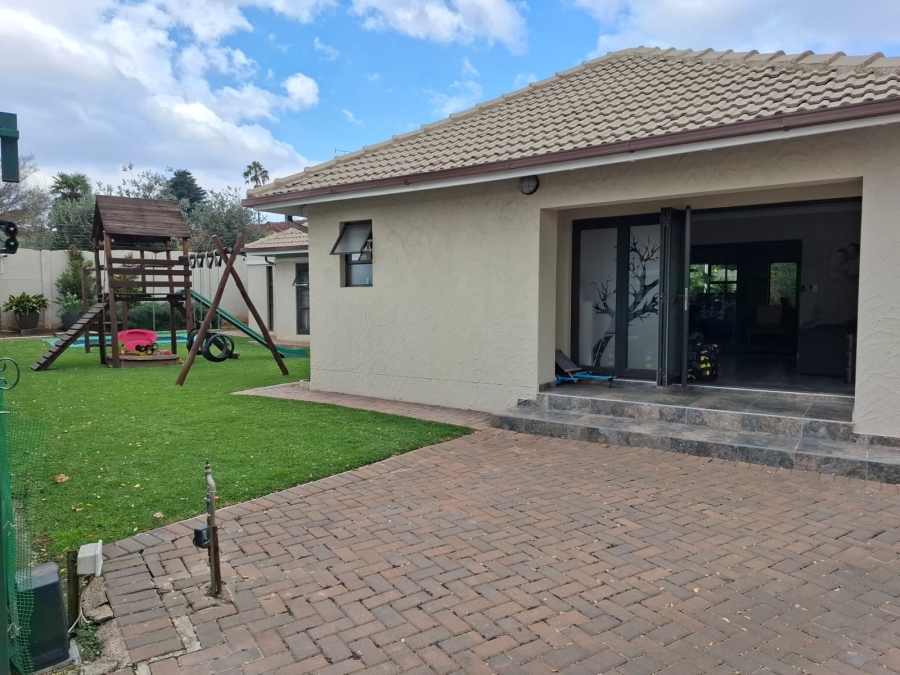 4 Bedroom Property for Sale in Buurendal Gauteng