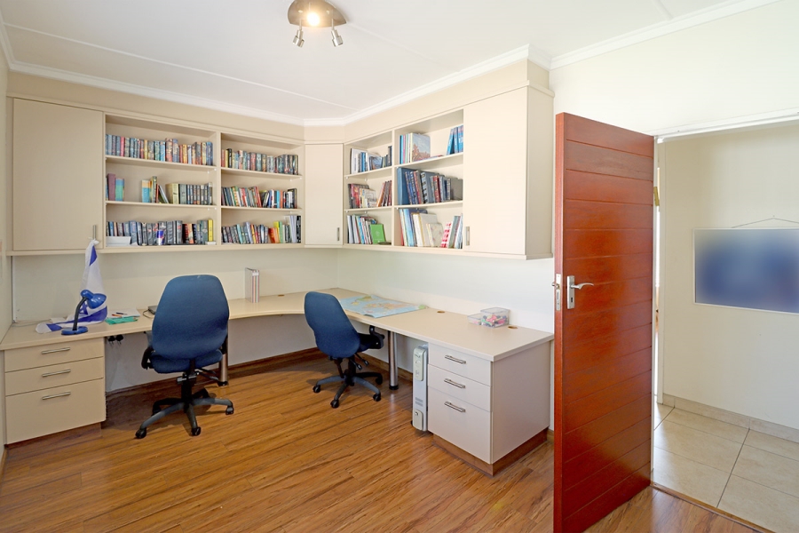 5 Bedroom Property for Sale in Glenhazel Gauteng