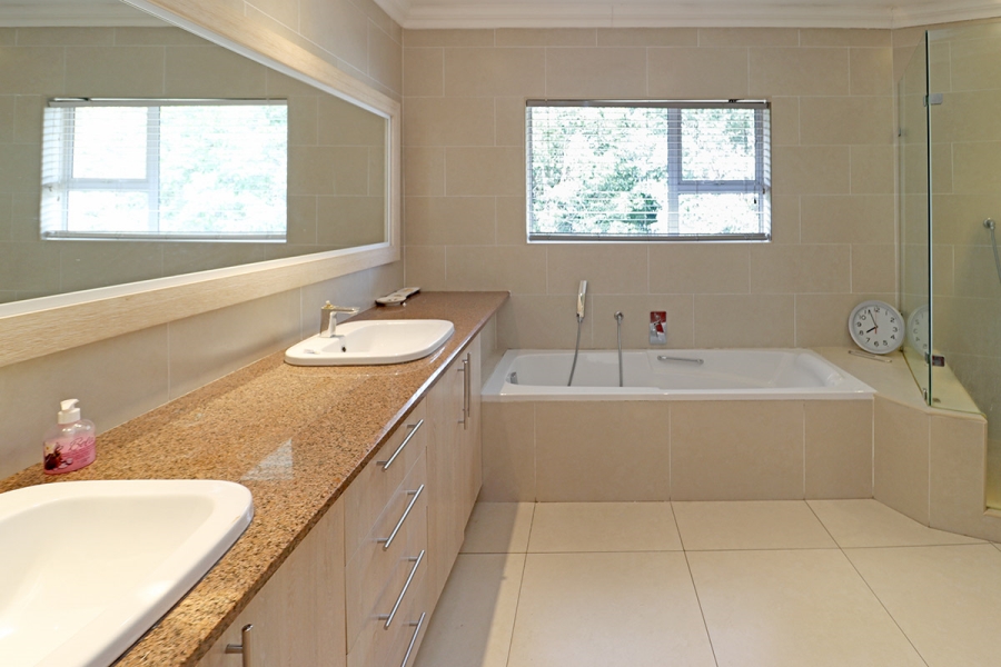 5 Bedroom Property for Sale in Glenhazel Gauteng