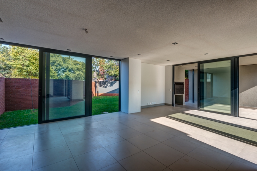 To Let 4 Bedroom Property for Rent in Waterkloof Ridge Gauteng