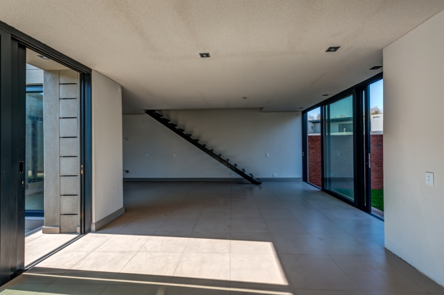 To Let 4 Bedroom Property for Rent in Waterkloof Ridge Gauteng