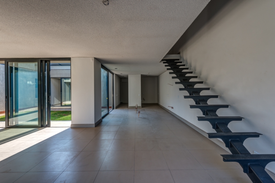 To Let 4 Bedroom Property for Rent in Waterkloof Ridge Gauteng