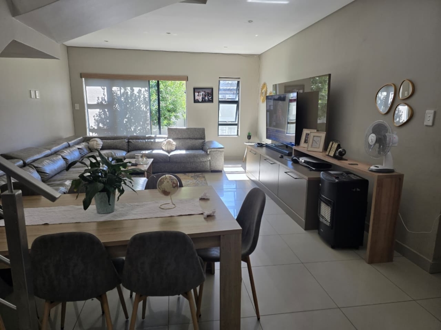 To Let 3 Bedroom Property for Rent in Equestria Gauteng