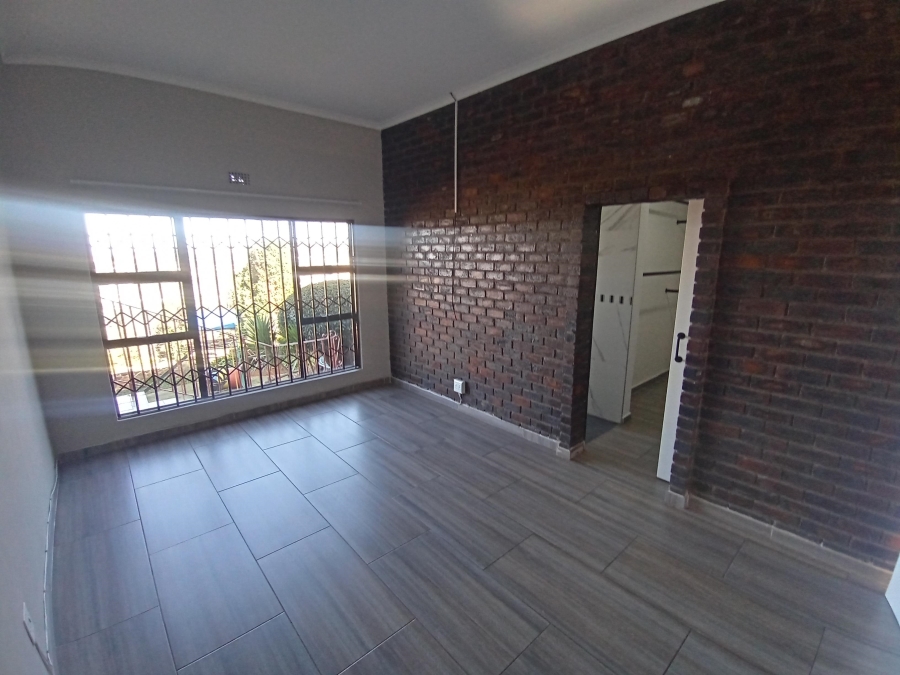 4 Bedroom Property for Sale in Bassonia Gauteng