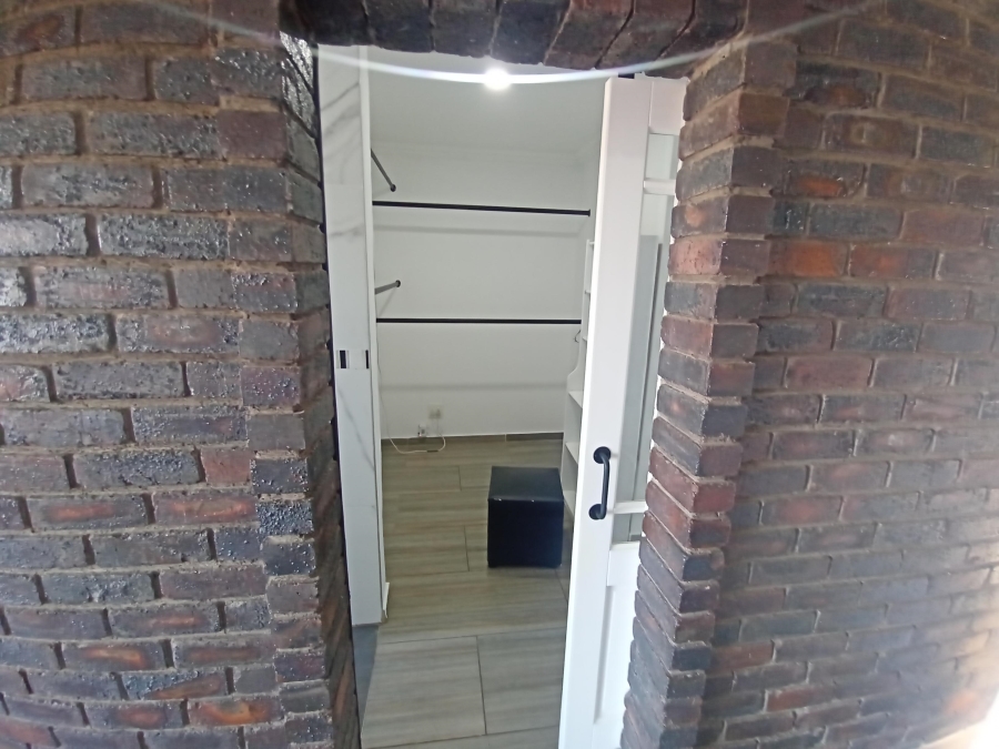 4 Bedroom Property for Sale in Bassonia Gauteng